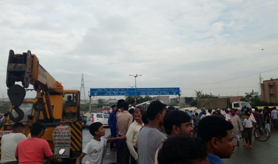 traffic jam on ghazipur murga mandi road where a garbage dump caved in