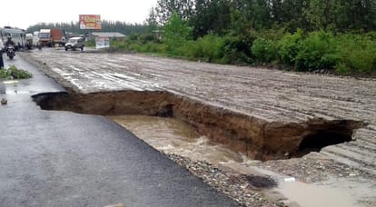 national highway sunk in haridwar due to very heavy rain
