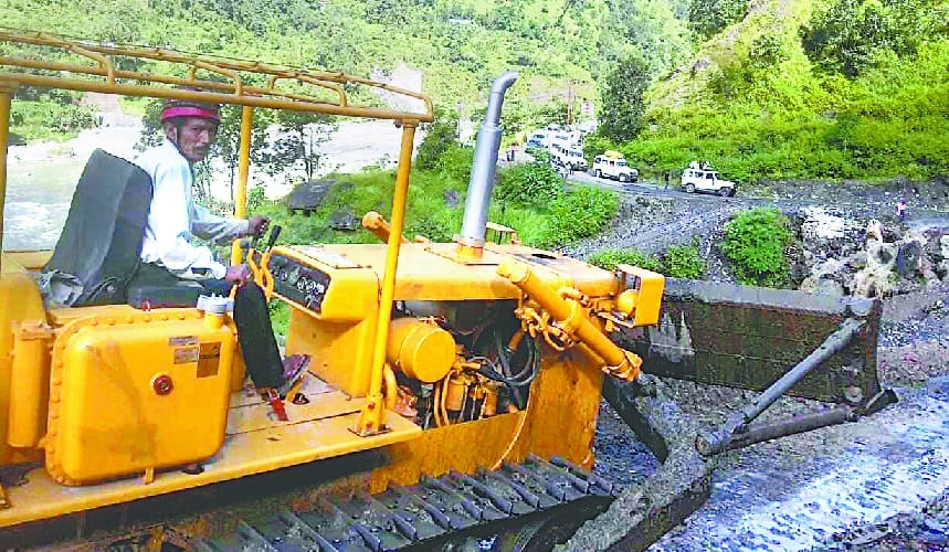 Traffic on the Thal-Munasari route remained closed for 11 hours