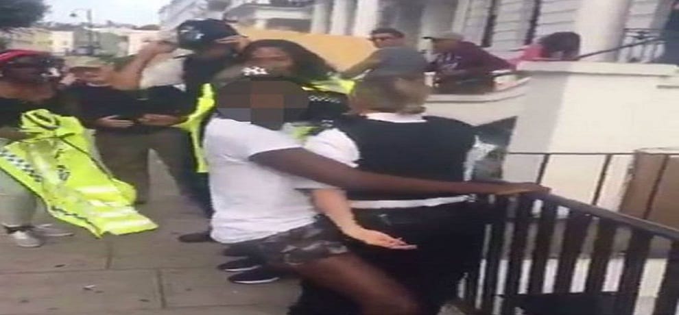 In Notting Hill Carnival man assaulting woman officer, video viral 