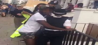 In Notting Hill Carnival man assaulting woman officer, video viral 