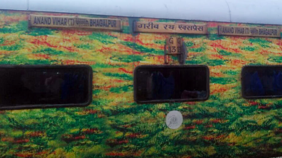 Fracture caught on railway track during petroling
