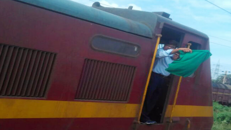 Fracture caught on railway track during petroling