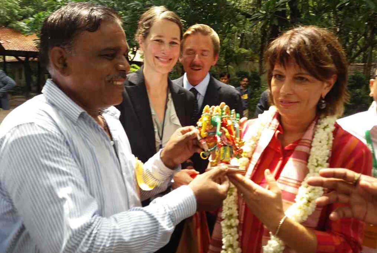 varanasi handscraftman gift ganesha to switzerland president