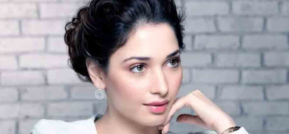 tamannaah bhatia pic with abdul razzaq viral on social media