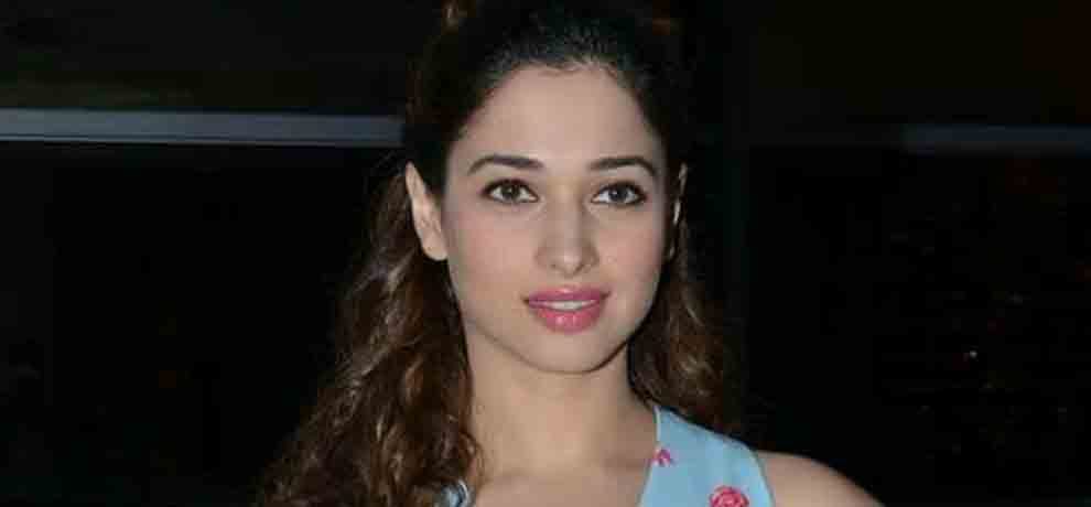 tamannaah bhatia pic with abdul razzaq viral on social media