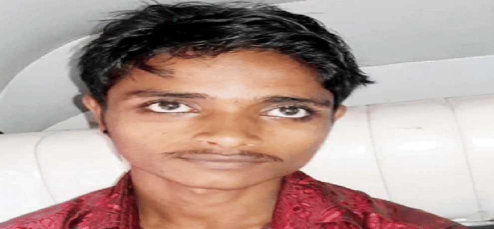 Teenage boyfriend sell her girlfriend in maharashtra, to take her for job fair