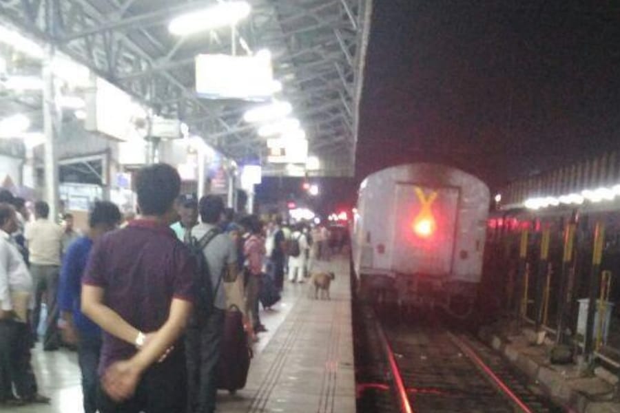 lucknow mail engine derailed in Lucknow.