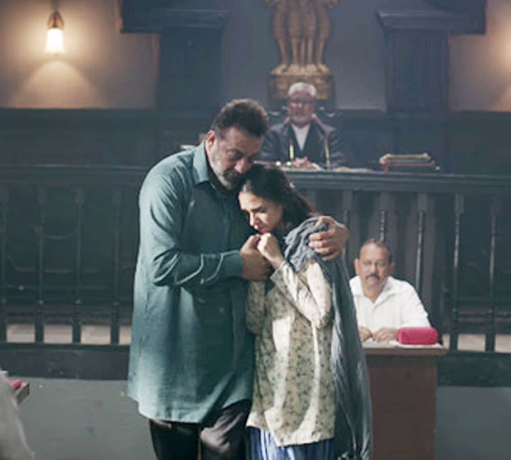 bhoomi movie review of sanjay dutt film 