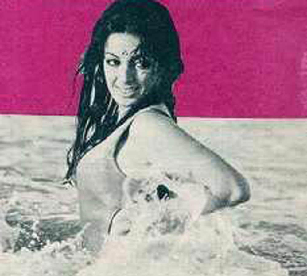 actress zaheera carbon copy of paveen babi now disappear
