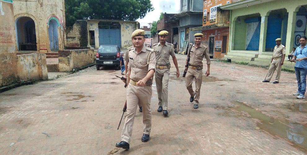 Fear in this village of UP, people leaving their homes