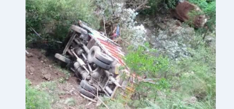 रोडवेज बस की टक्कर से कार सवार आठ घायल