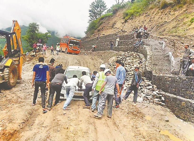 badrinath highway blocked in methana