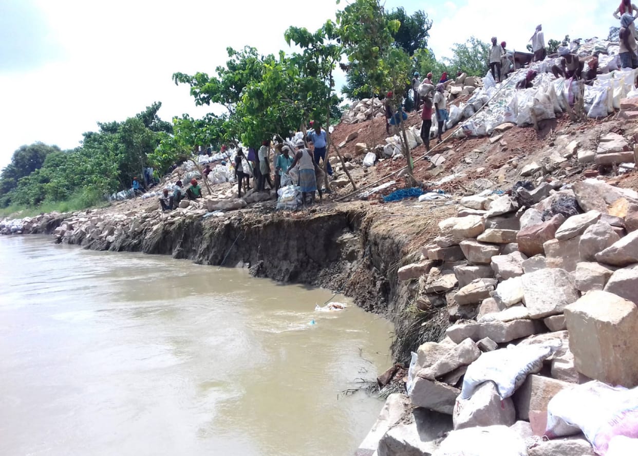 ghaghra river going in outflow in ballia, BST daim in danger 