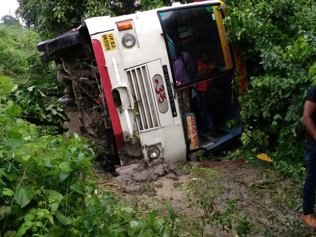 bus accident in mohanlalganj lucknow
