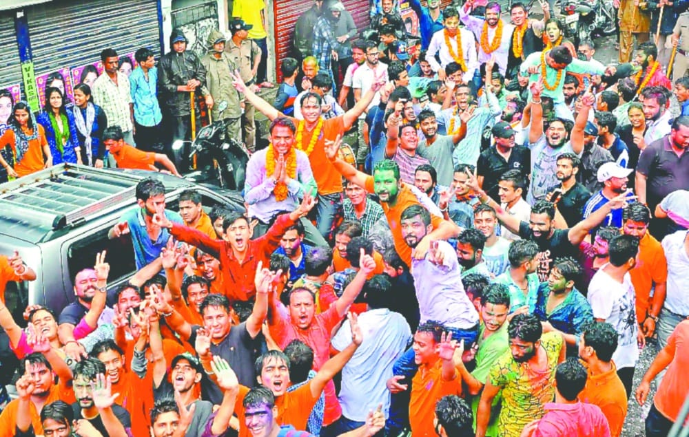 photos of abvp victory celebration in dav college