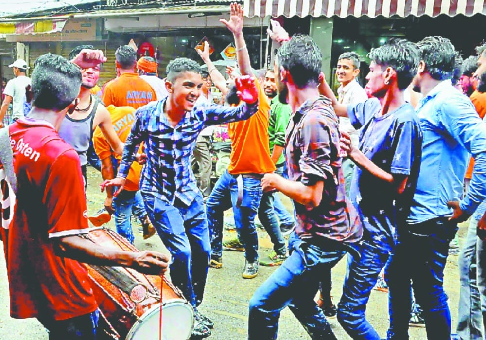 photos of abvp victory celebration in dav college