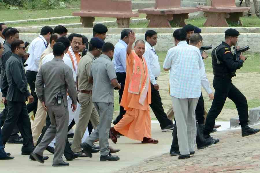 young volunteers of rss were crazy to meet cm yogi