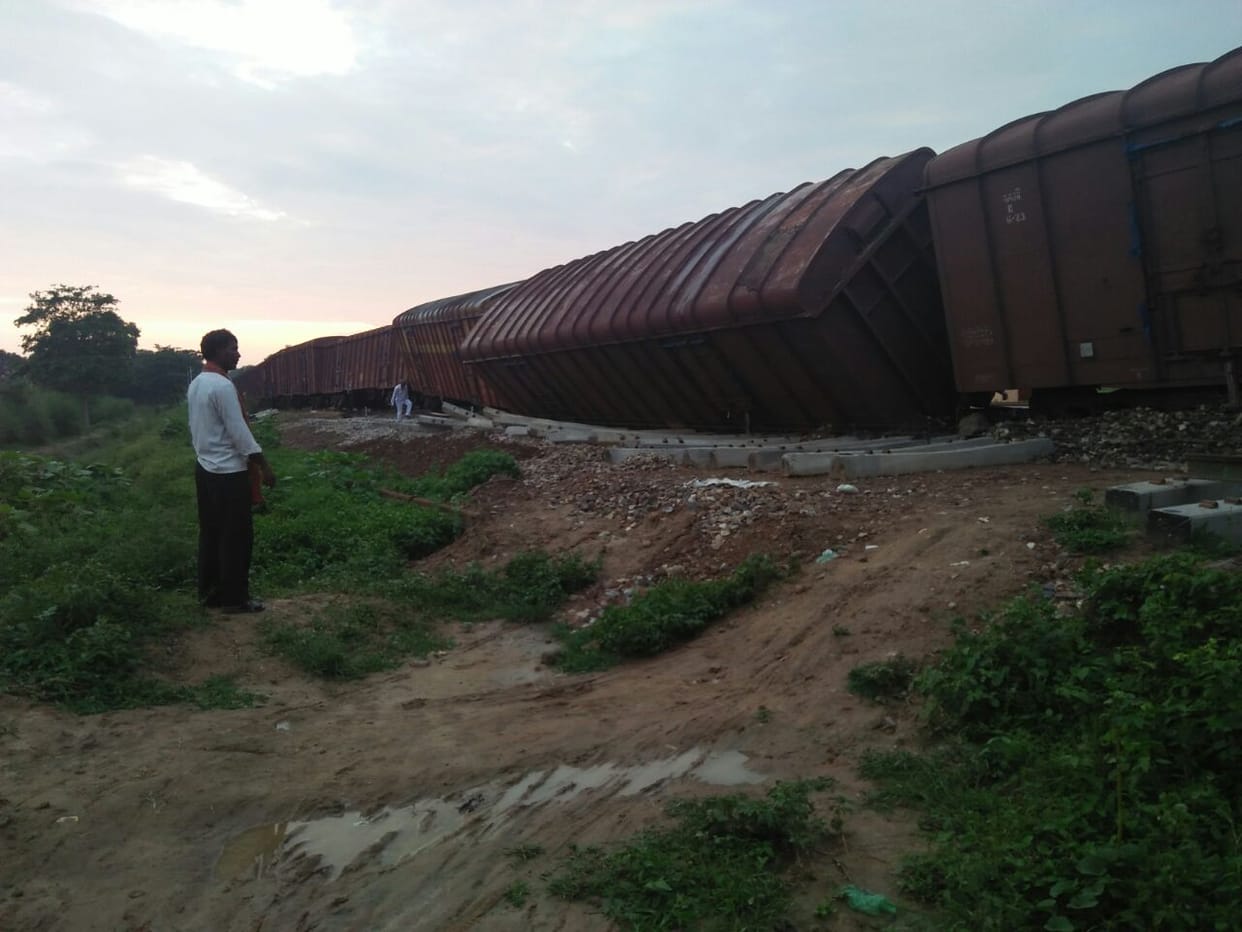 goods train derail in varanasi allahabad route