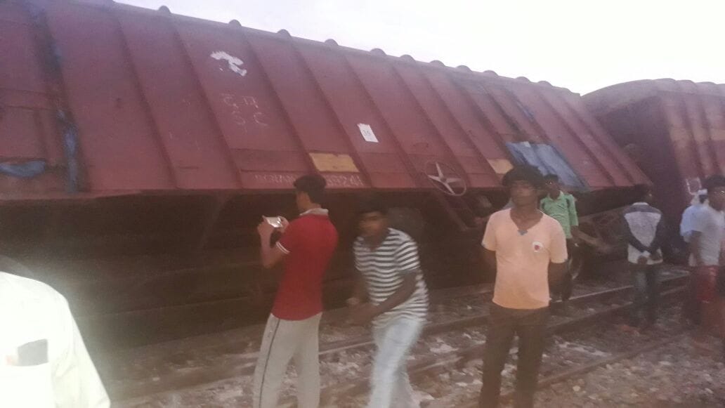 goods tarin derail near varanasi