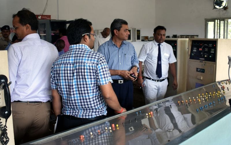 रिले कंट्रोल रूम की डीआरएम ने परखी व्यवस्थाएं