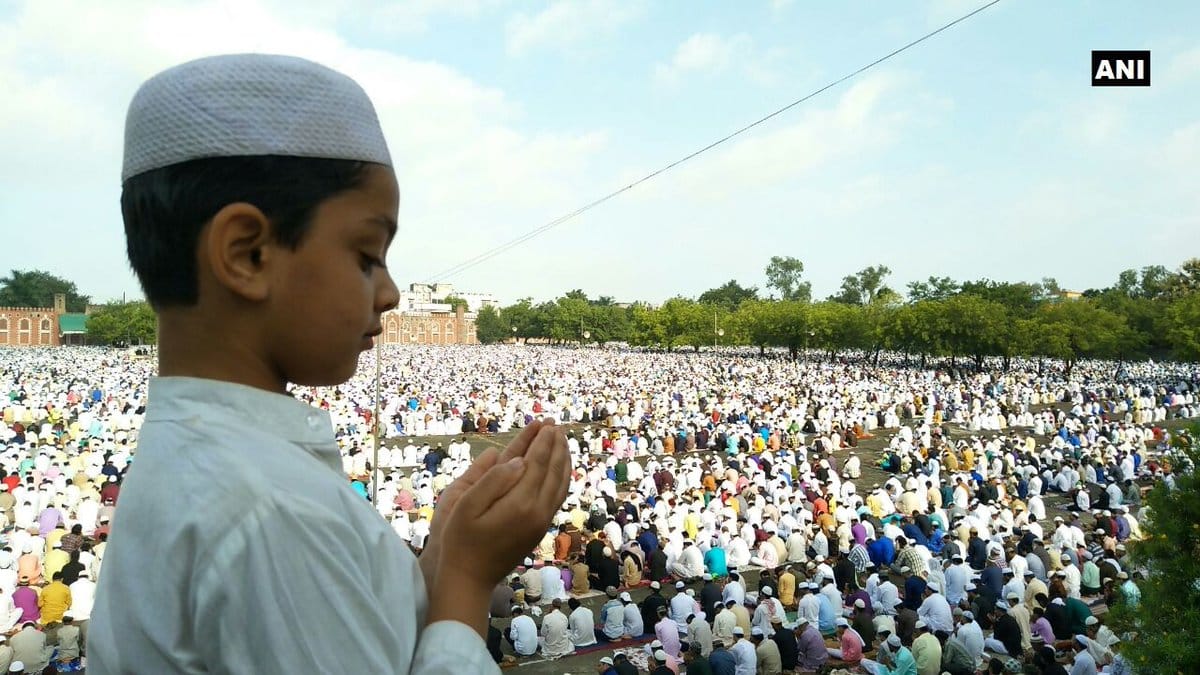 Eid 2018 celebration on friday Market full of Rozedaar