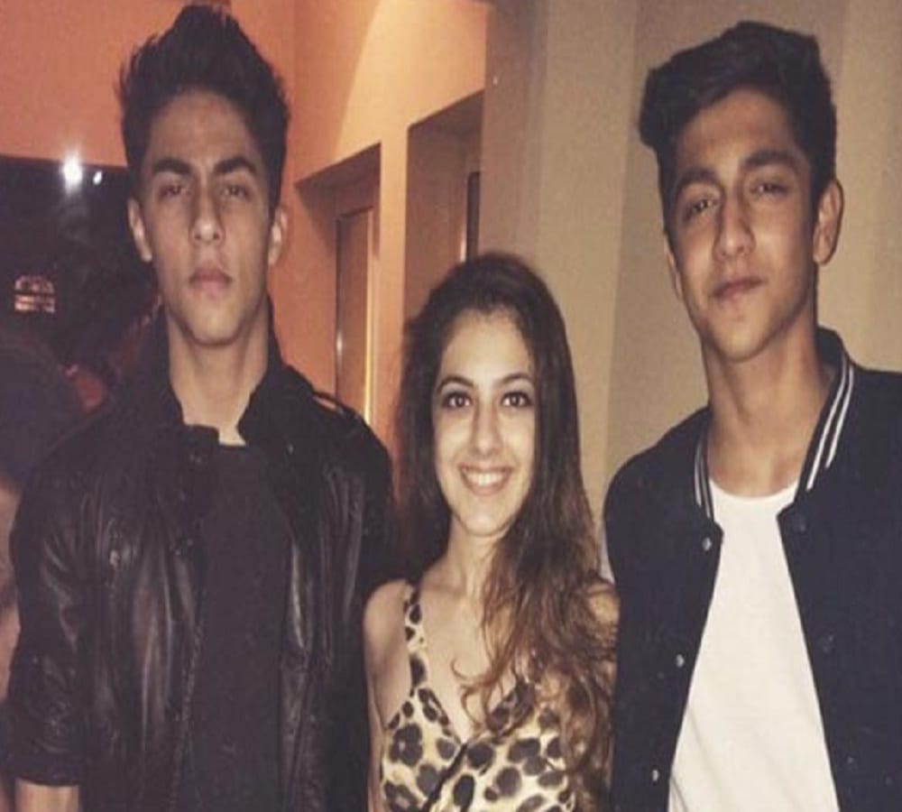 aryan Khan and ahaan pandey looks similar in photos 