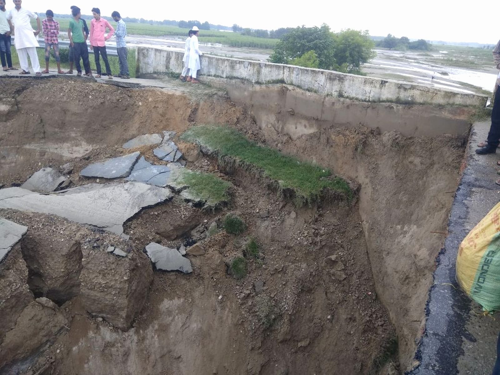 flood in haridwar due to heavy rain in hilly area