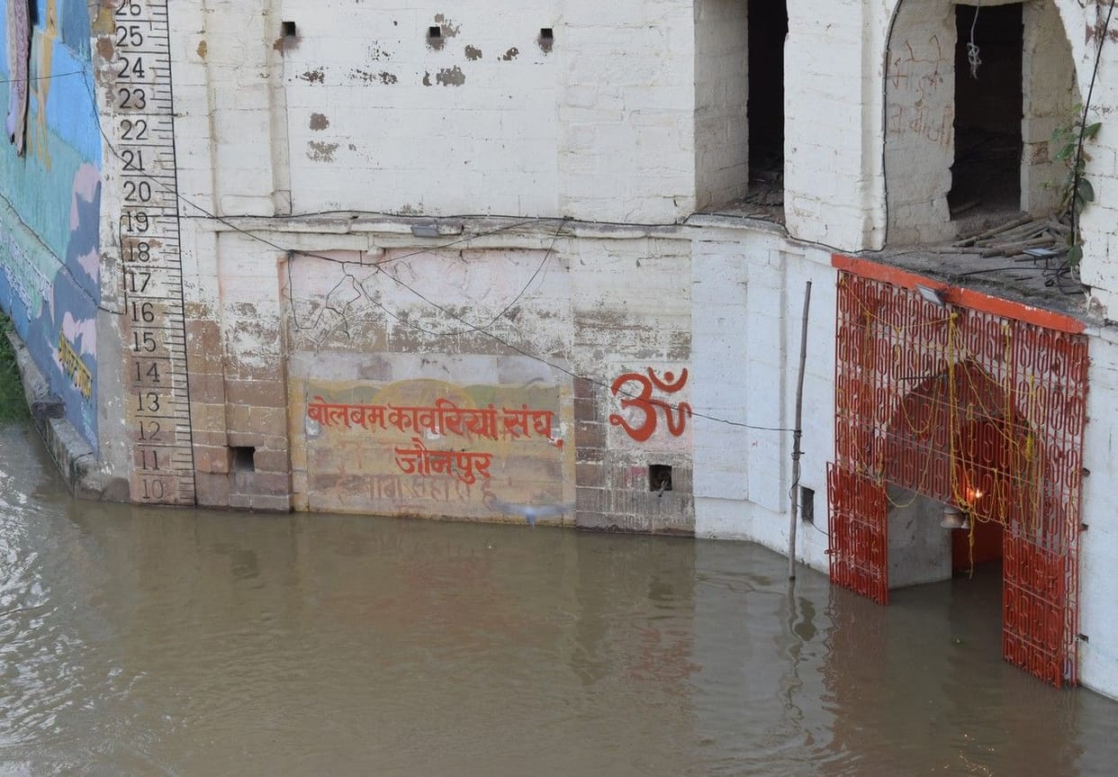 प्रतिदिन 15 सेंटीमीटर की रफ्तार से बढ़ रहा गोमती का जल स्तर