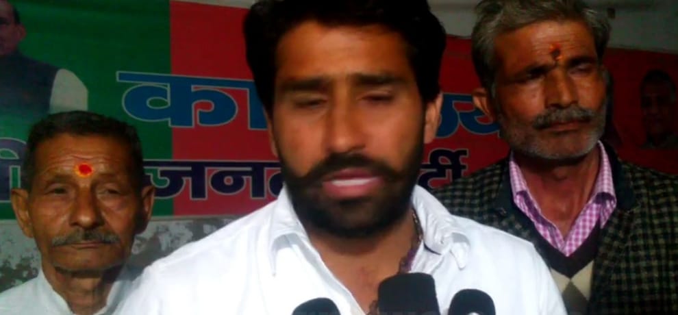Ghaziabad: BJP Leader Gajendra Bhati shot at by criminals in Khora Colony, culprits fled the spot