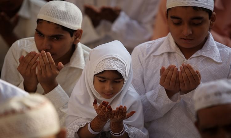 Bakra Eid 2017 Or Eid-ul-adha Celebration On 2 September And Its Importance  - Amar Ujala Hindi News Live - ईद-उल-जुहा:कुर्बानी का संदेश देता है ये  त्योहार, इस तरह से मनाया जाता है