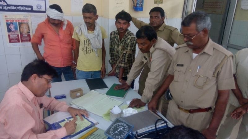 भूख से तड़प रही मासूम को नशेड़ी पिता ने पीटा