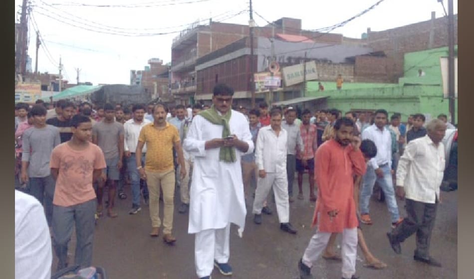 2 brothers died in road accident in jewar, their dead body remain under truck for 5 hours
