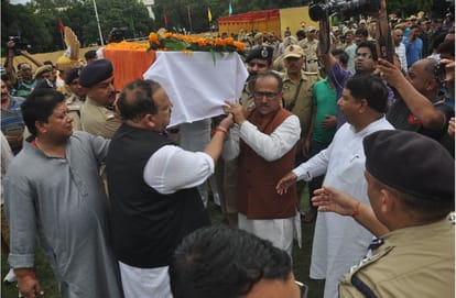 TRibute paid to the troop martyred in panthachowk attack
