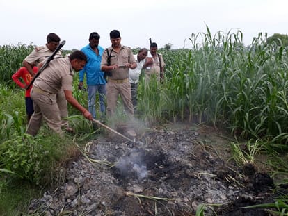 man burnt alive in firozabad