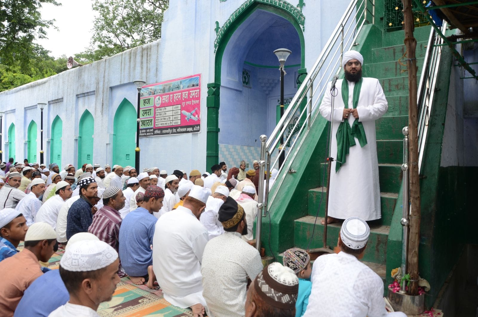 this is why do muslims face west direction when praying