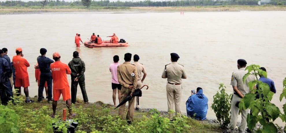 21 people rescue from flooded yamuna river 