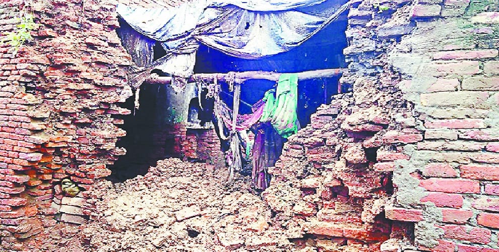The house collapsed near Darul Uloom in Deoband, three died and many injured 