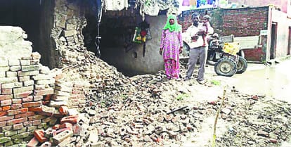 The house collapsed near Darul Uloom in Deoband, three died and many injured 