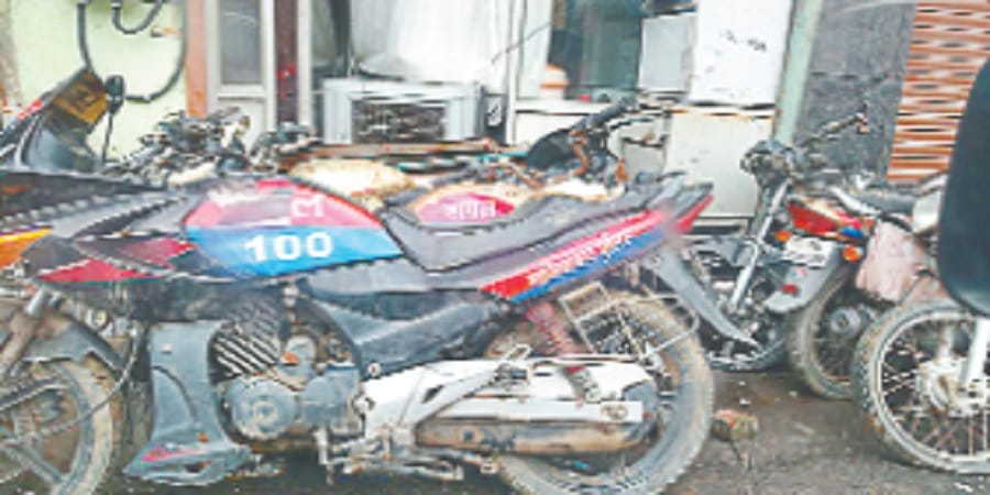 The pole opened on Eid, people in the shop were shocked to see so many phantom bikes
