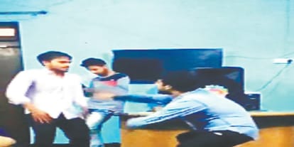 Video Viral : Nagar Panchayat office, after the liquor party
