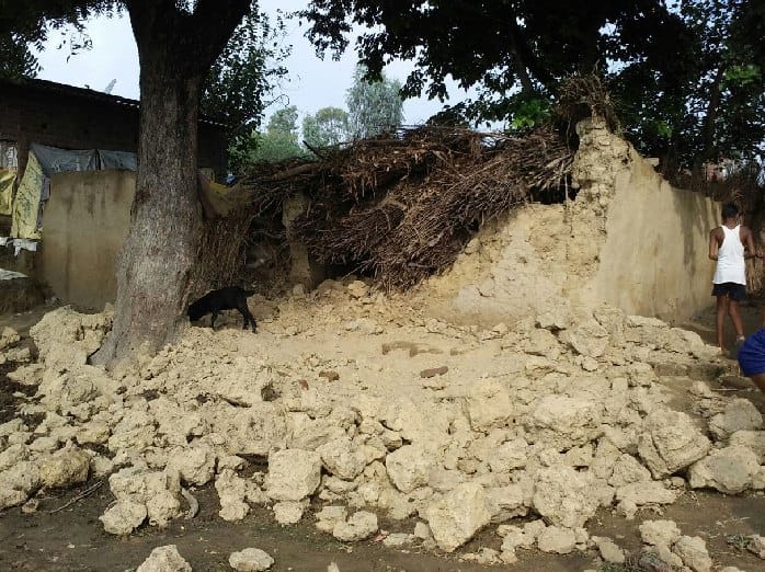 Mao's death by wounding in raw wall wreck, girl wounded