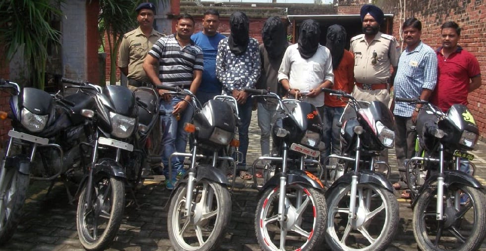 चोरी की बाइक सहित दो युवक पकड़े