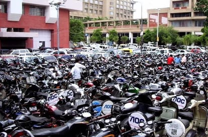 delhi government all set to introduce new parking rules