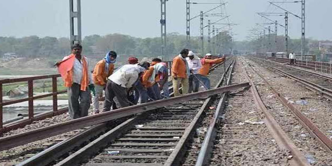 Trains crossed through broken tracks