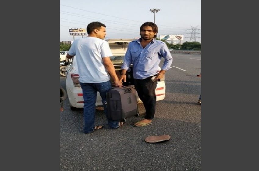 cab collide with bike in delhi dnd, youth and woman injured