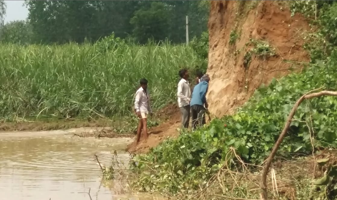 photos of flood in villages due to Embankment broke in haridwar 