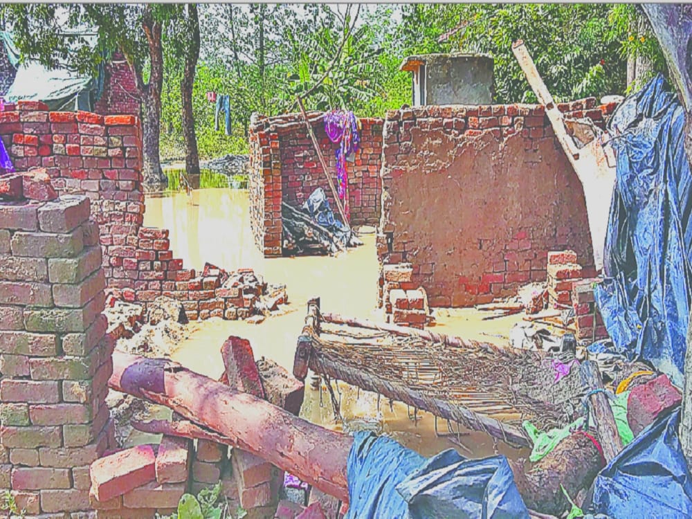 photos of flood in villages due to Embankment broke in haridwar 