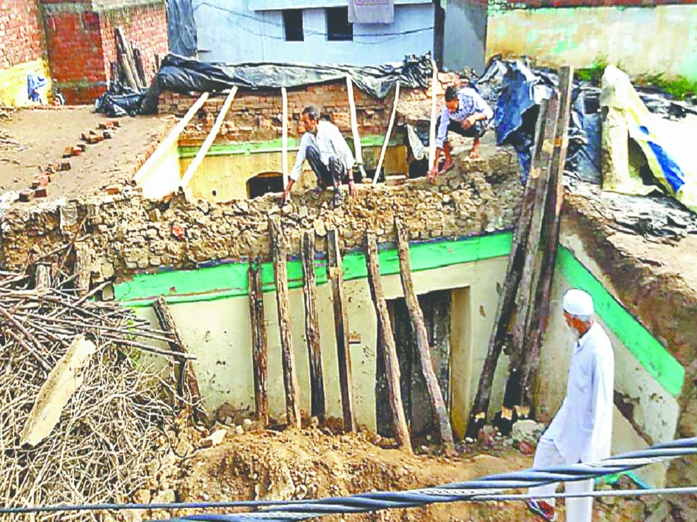 six house collapse in bageshwar due to heavy rain