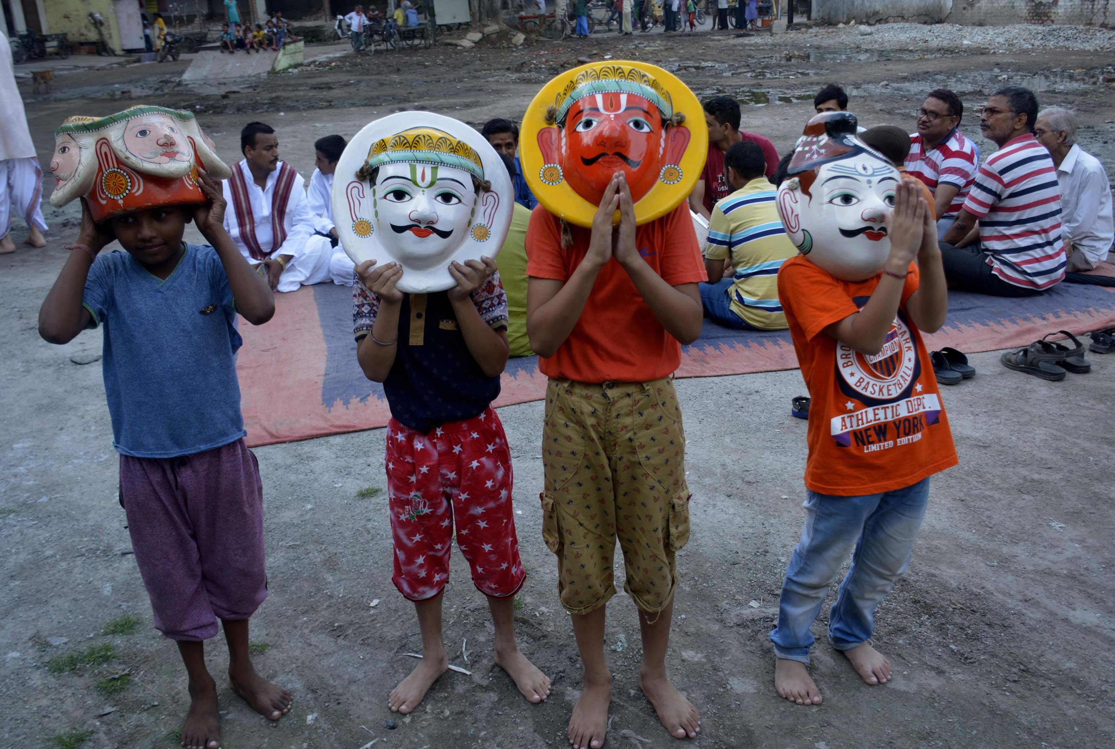 mahabhart pandav gada will show in varanasi ram lila